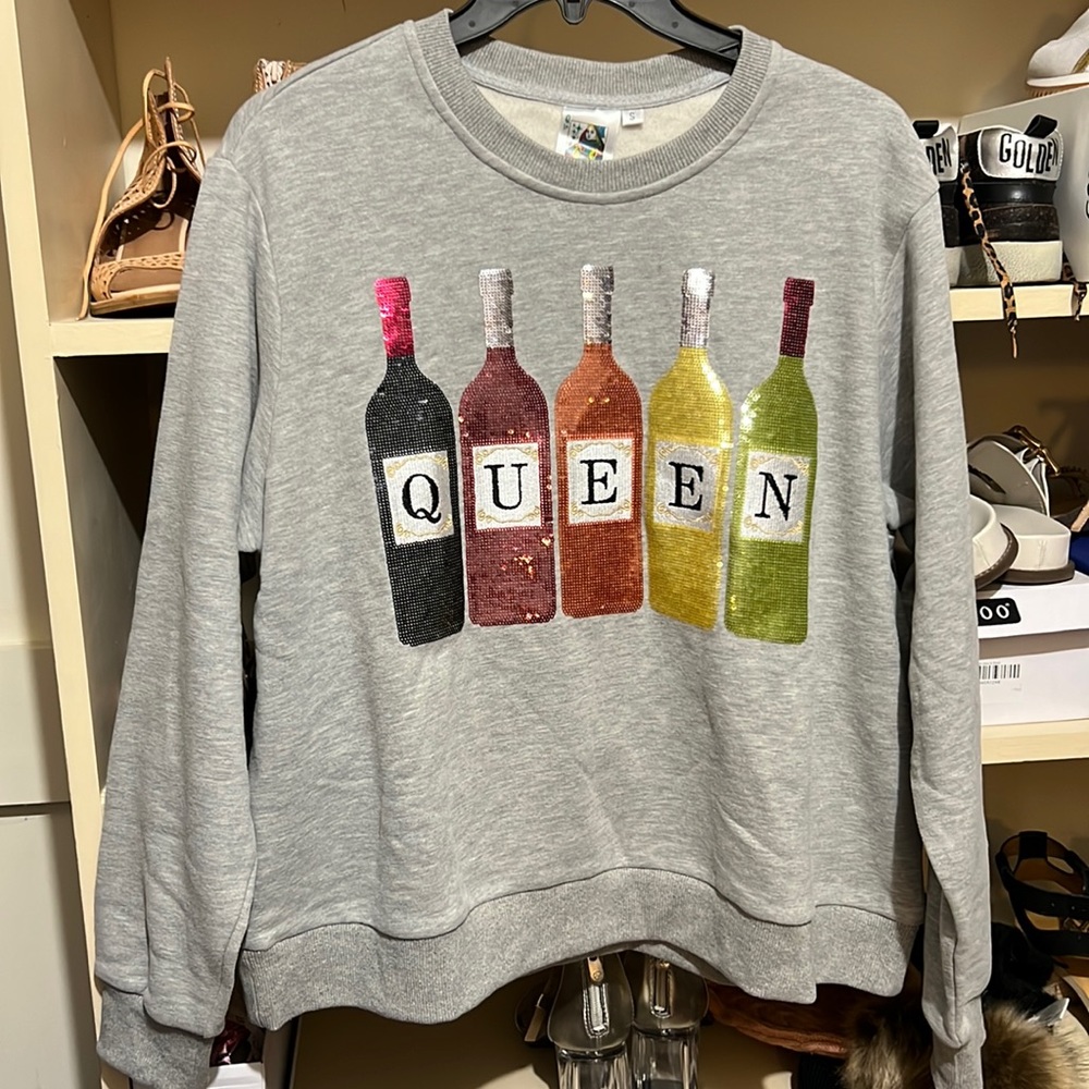Nwot QOS all the wine sweatshirt